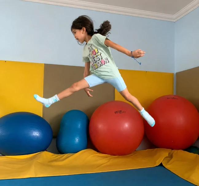 Sessão de hidroterapia na piscina da Clínica Morumbi — reabilitação em ambiente aquático no Morumbi